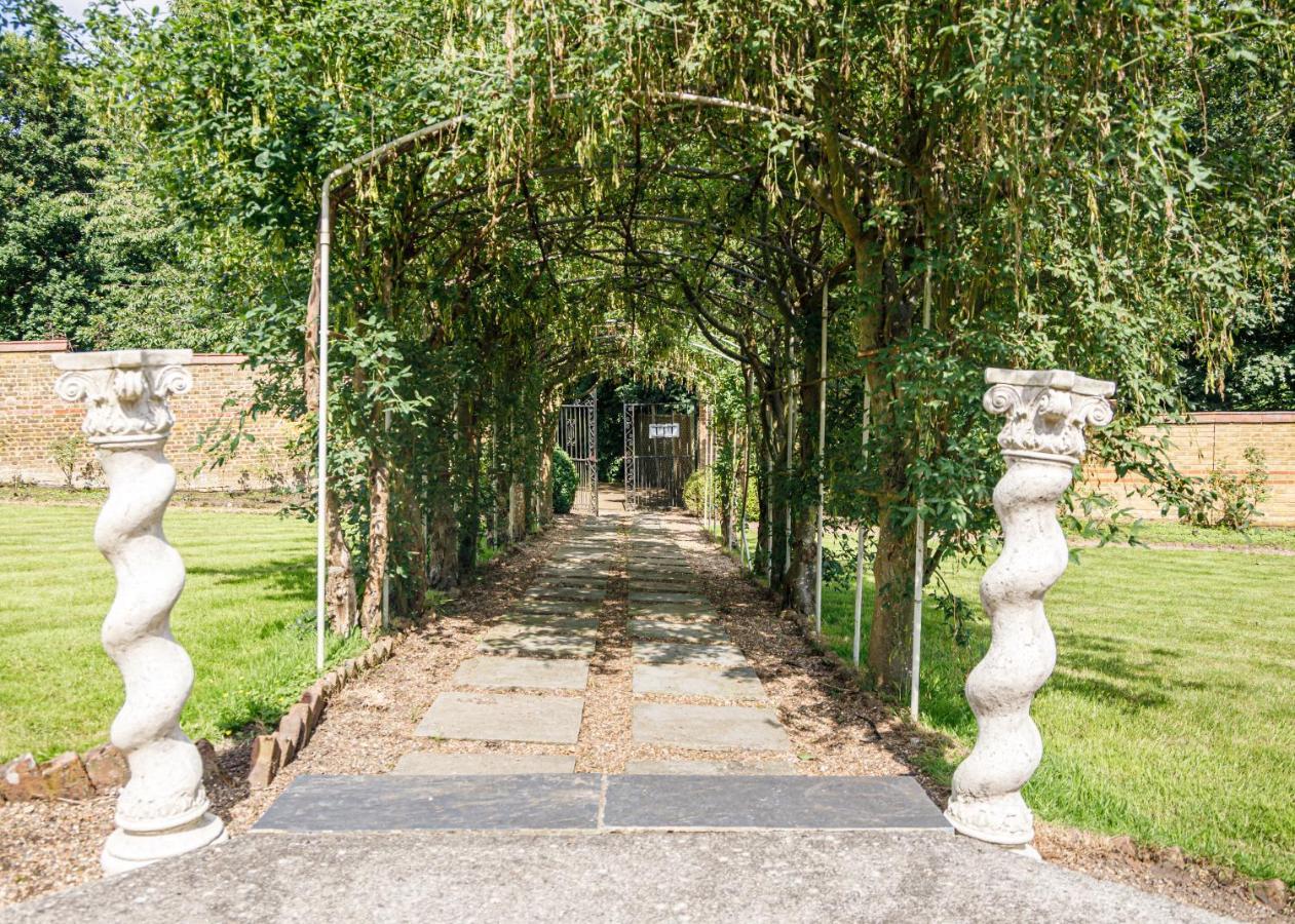 Rowhill Grange Hotel & Utopia Spa Dartford Buitenkant foto
